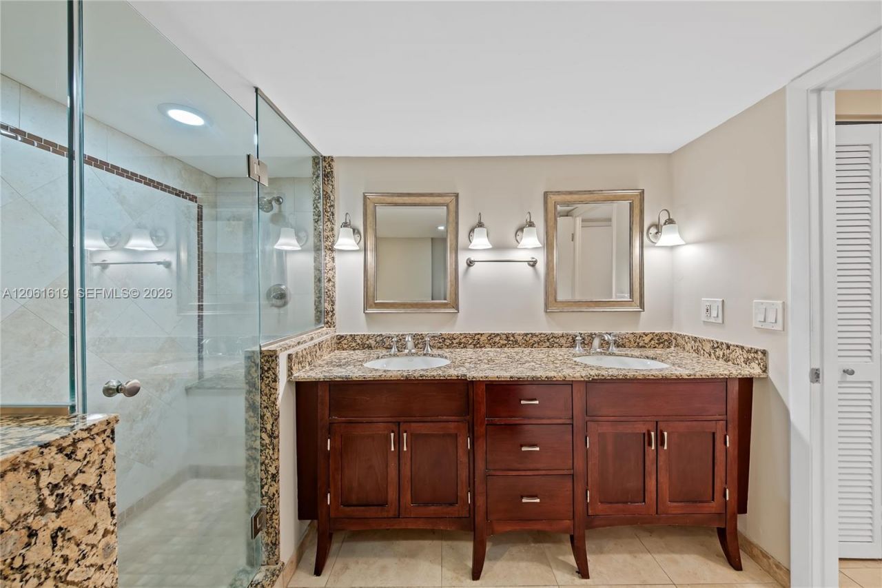 4000 Towerside Ter , Unit 1405, Miami, FL 33138 Photo