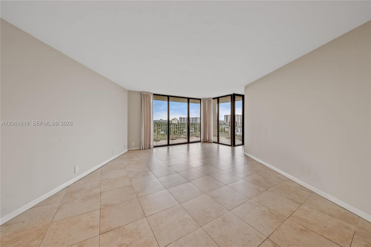 4000 Towerside Ter , Unit 1405, Miami, FL 33138 Photo