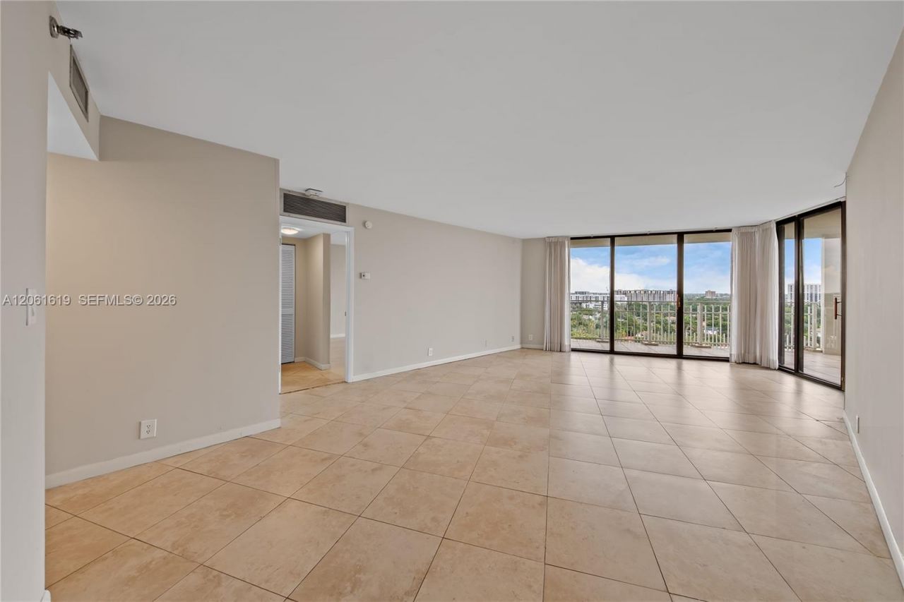 4000 Towerside Ter , Unit 1405, Miami, FL 33138 Photo