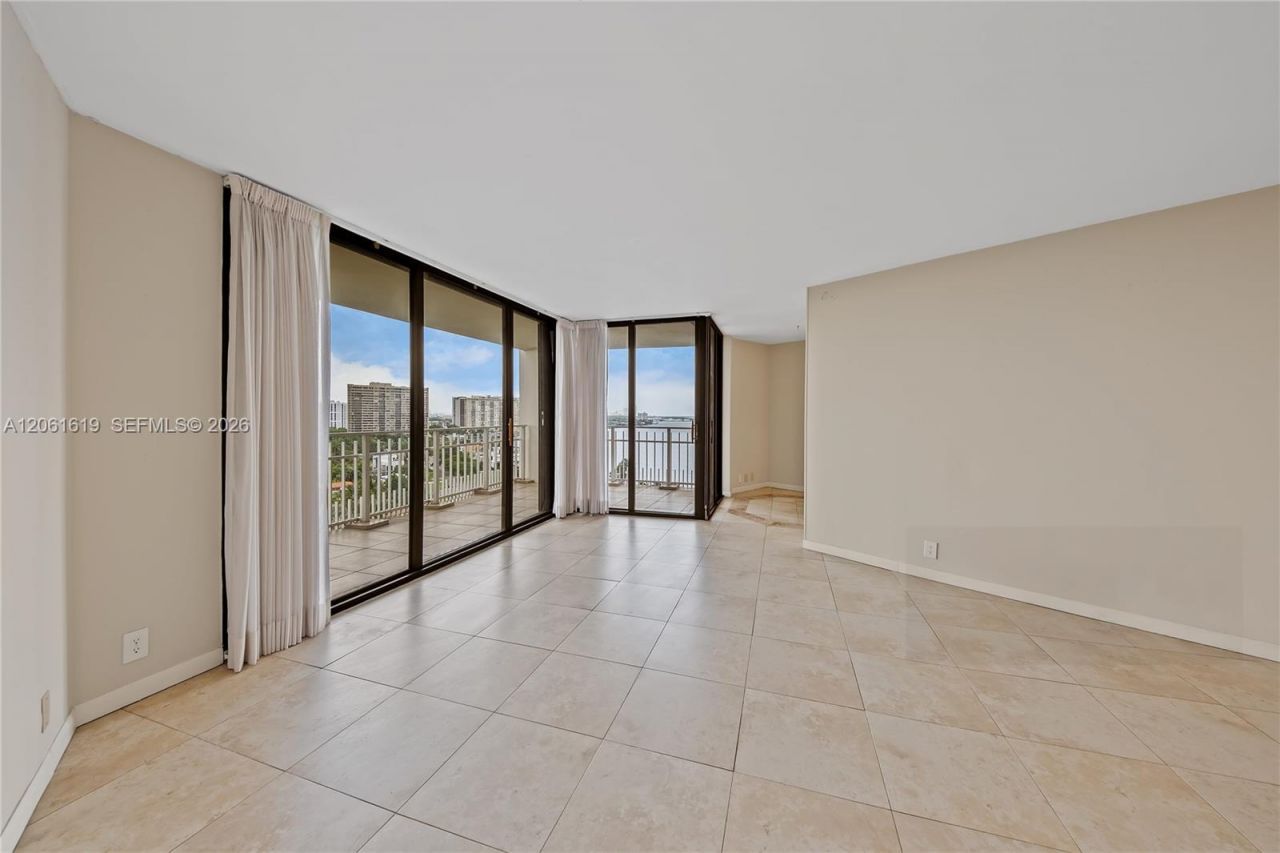 4000 Towerside Ter , Unit 1405, Miami, FL 33138 Photo