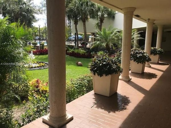 16919 N Bay Rd, Unit 609, Sunny Isles Beach, FL 33160