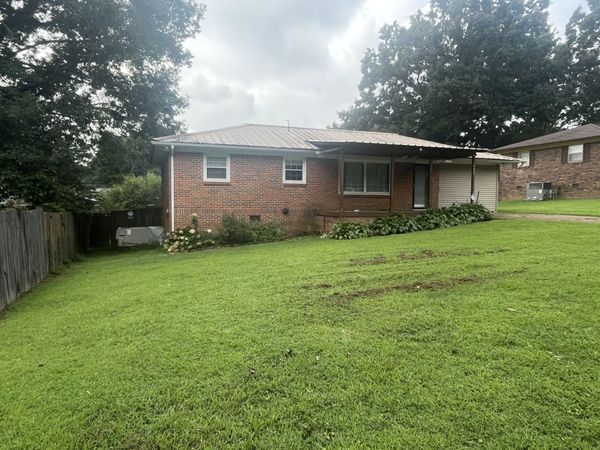 122 E James St , Collinwood, TN 38450