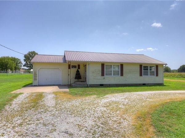 1030 W Country Road, Columbus, KS 66725