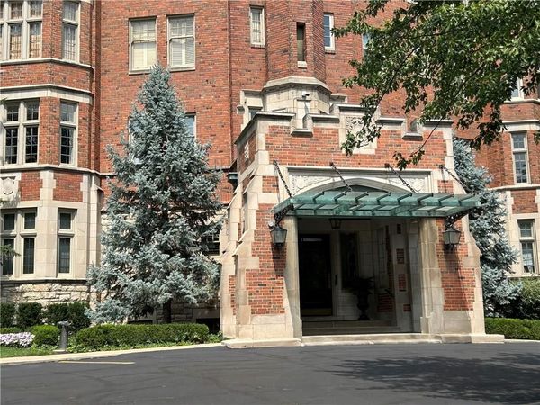 5049 WORNALL Road, Unit 1-E, Kansas City, MO 64112
