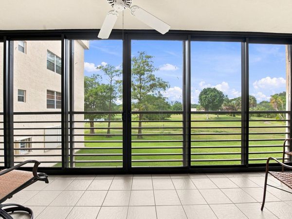 3231 HOLIDAY SPRINGS Boulevard, Unit 205, Margate, FL 33063