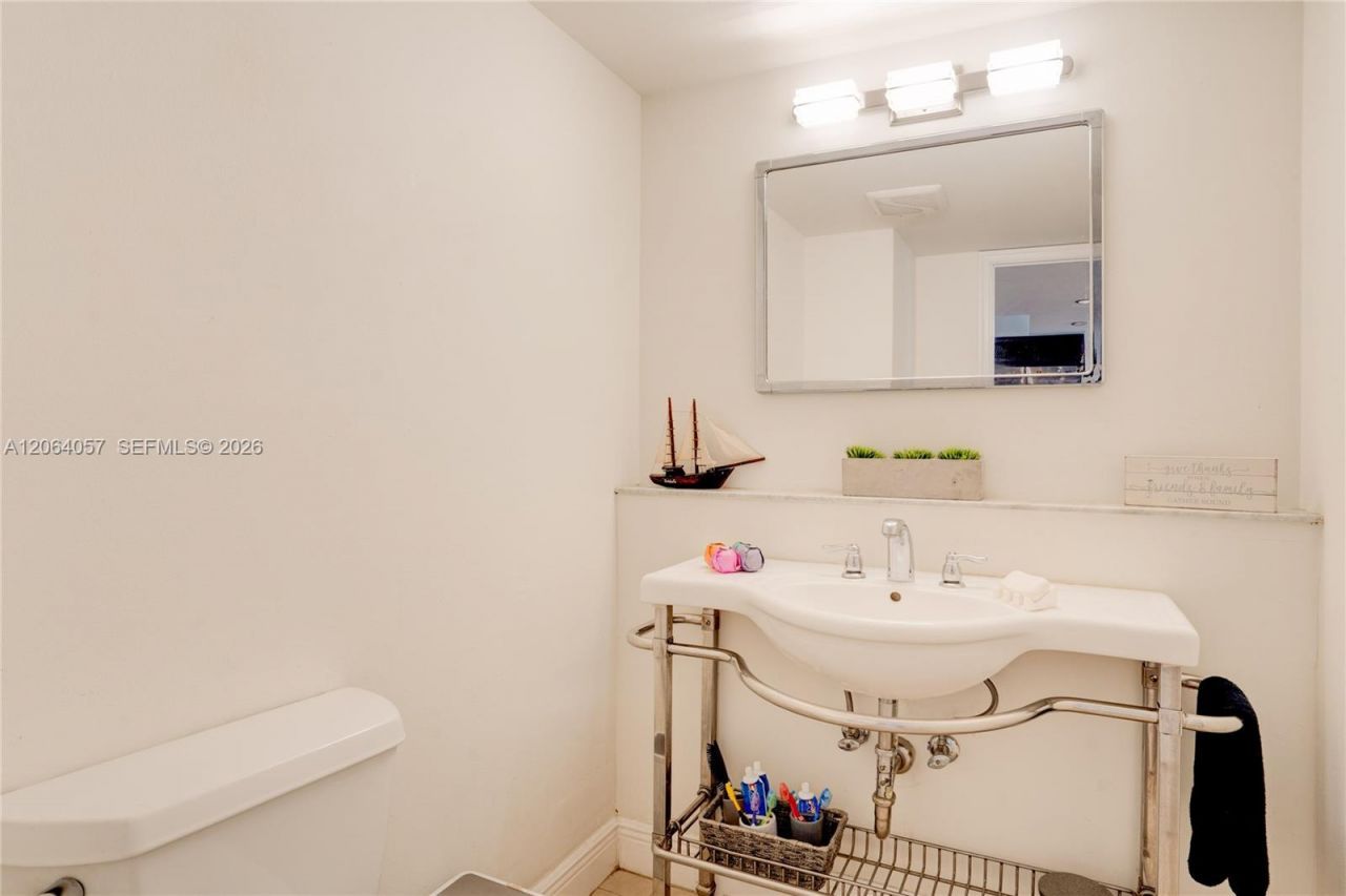 2307 NE 7th St, Unit 40, Hallandale Beach, FL 33009 Photo