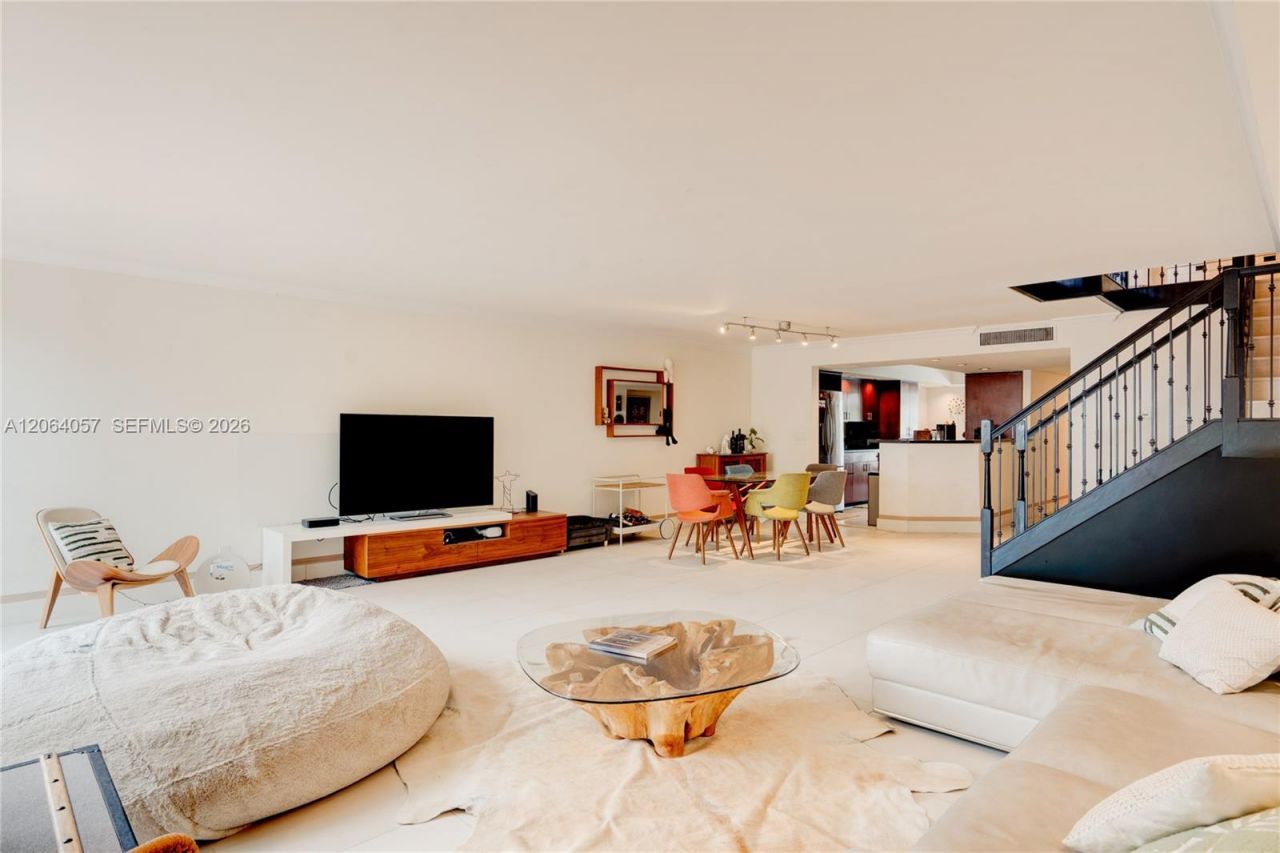 2307 NE 7th St, Unit 40, Hallandale Beach, FL 33009 Photo
