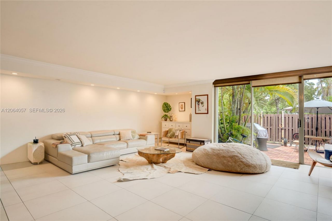 2307 NE 7th St, Unit 40, Hallandale Beach, FL 33009 Photo