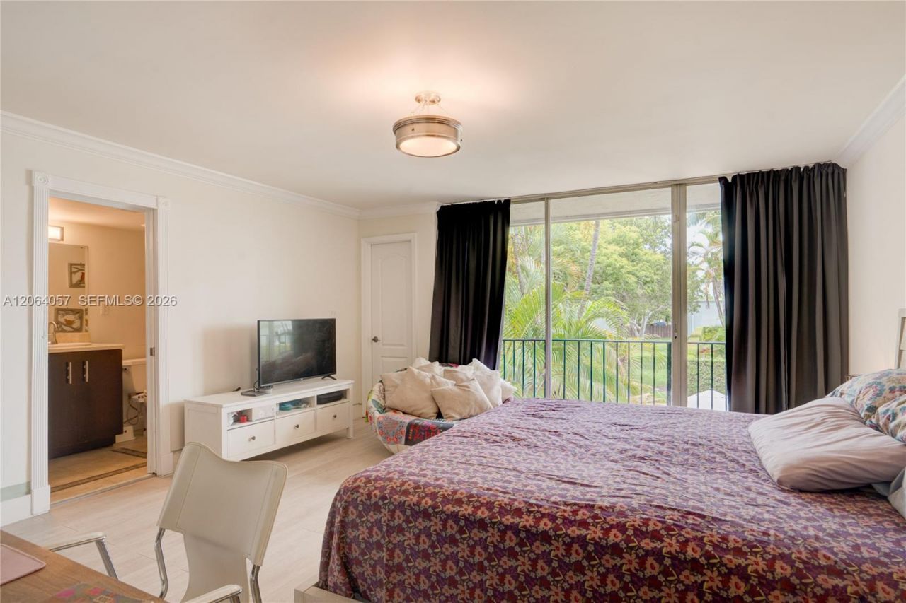 2307 NE 7th St, Unit 40, Hallandale Beach, FL 33009 Photo