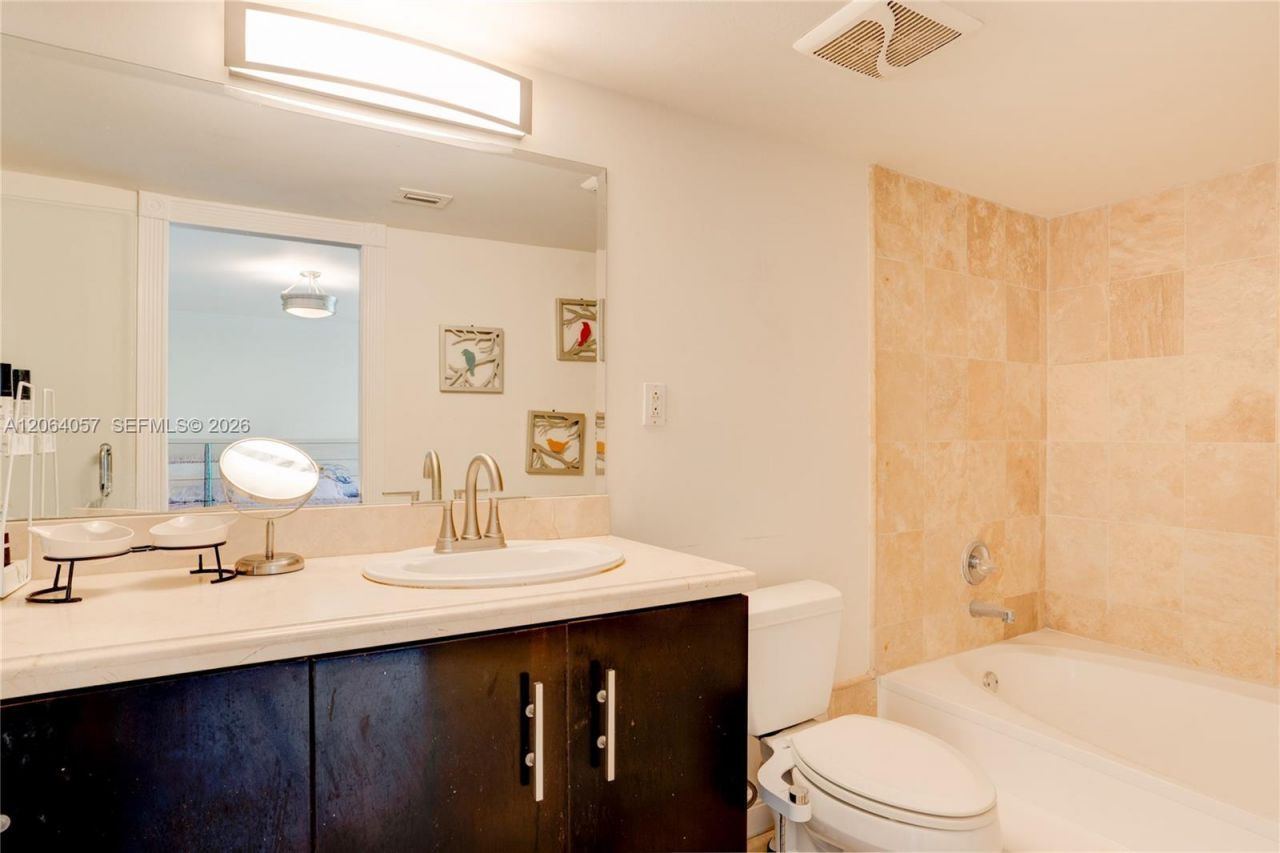 2307 NE 7th St, Unit 40, Hallandale Beach, FL 33009 Photo