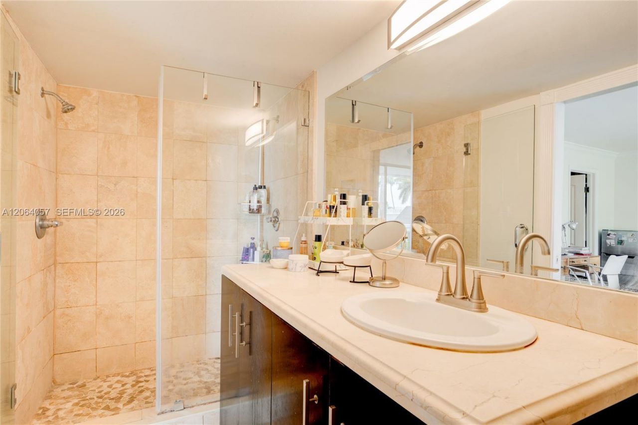 2307 NE 7th St, Unit 40, Hallandale Beach, FL 33009 Photo