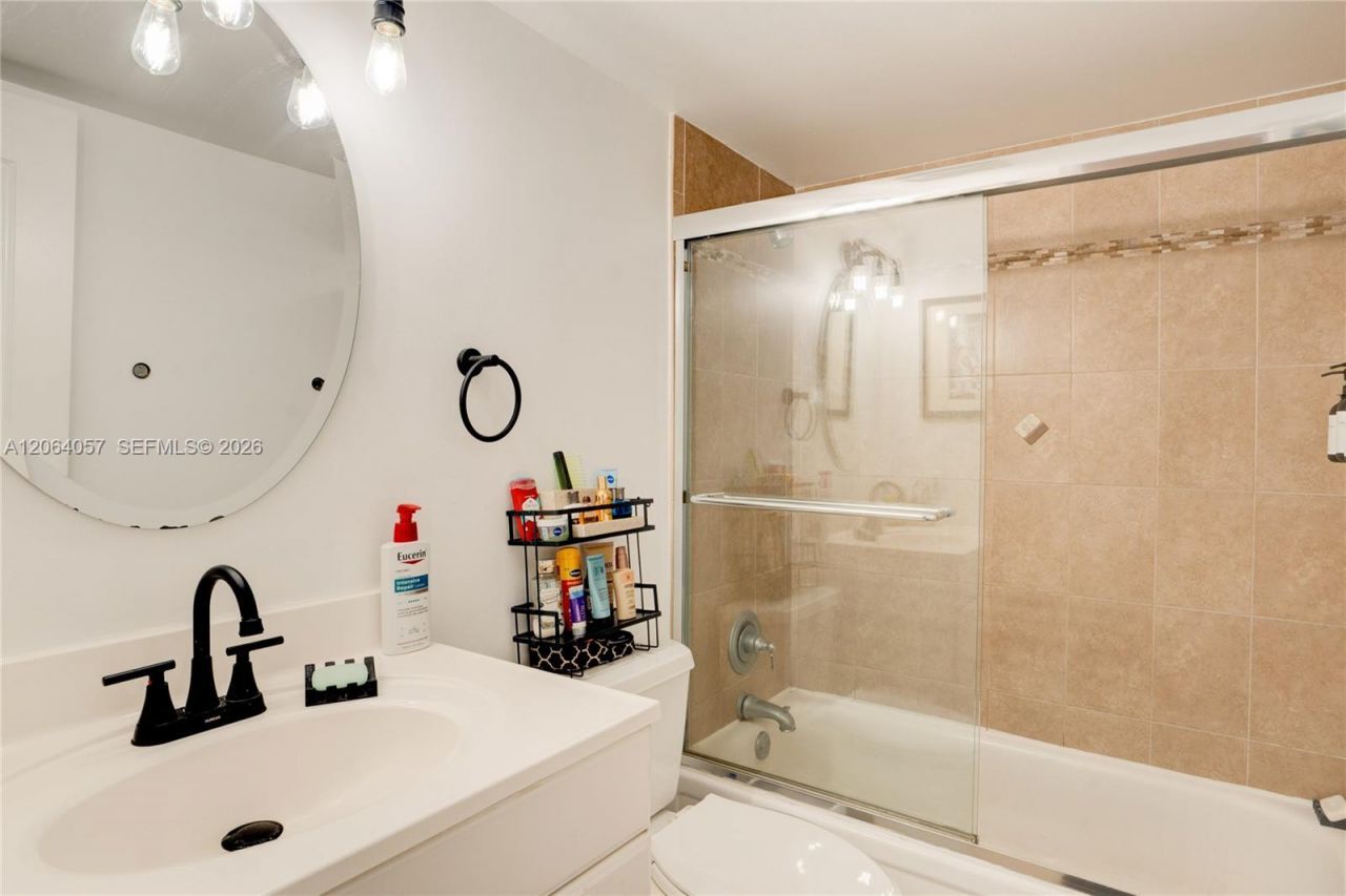 2307 NE 7th St, Unit 40, Hallandale Beach, FL 33009 Photo