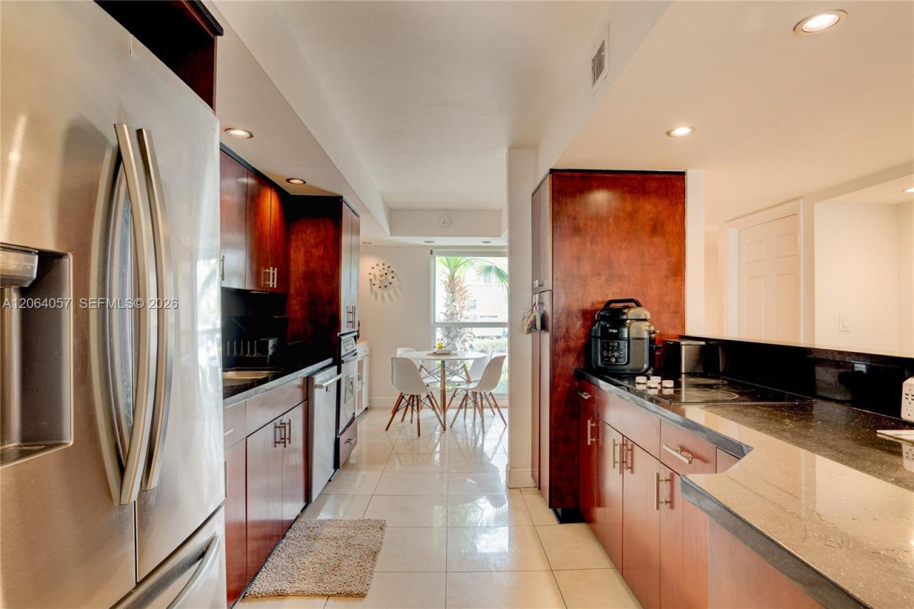 2307 NE 7th St, Unit 40, Hallandale Beach, FL 33009 Photo