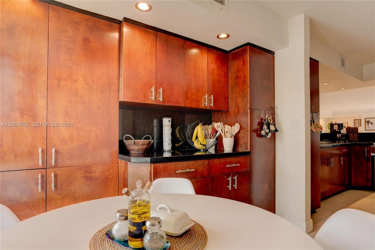 2307 NE 7th St, Unit 40, Hallandale Beach, FL 33009 Photo