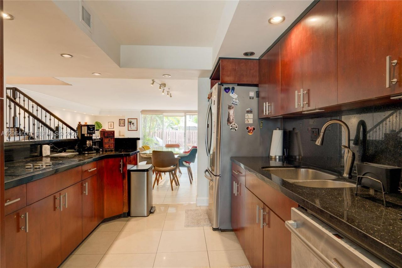 2307 NE 7th St, Unit 40, Hallandale Beach, FL 33009 Photo