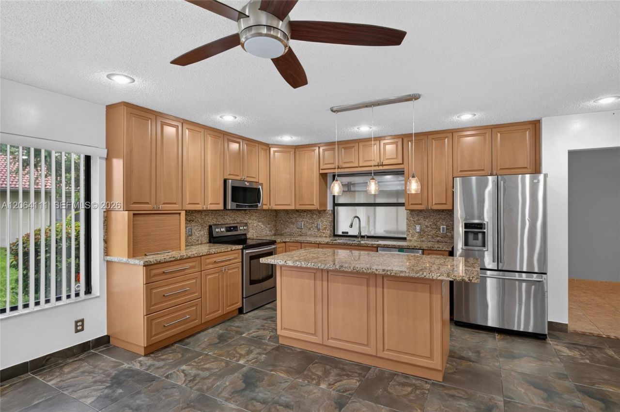 16831 Patio Village Ln, Weston, FL 33326 Photo