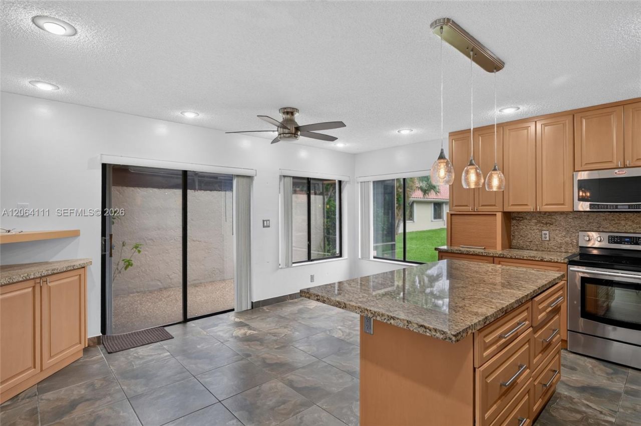 16831 Patio Village Ln, Weston, FL 33326 Photo