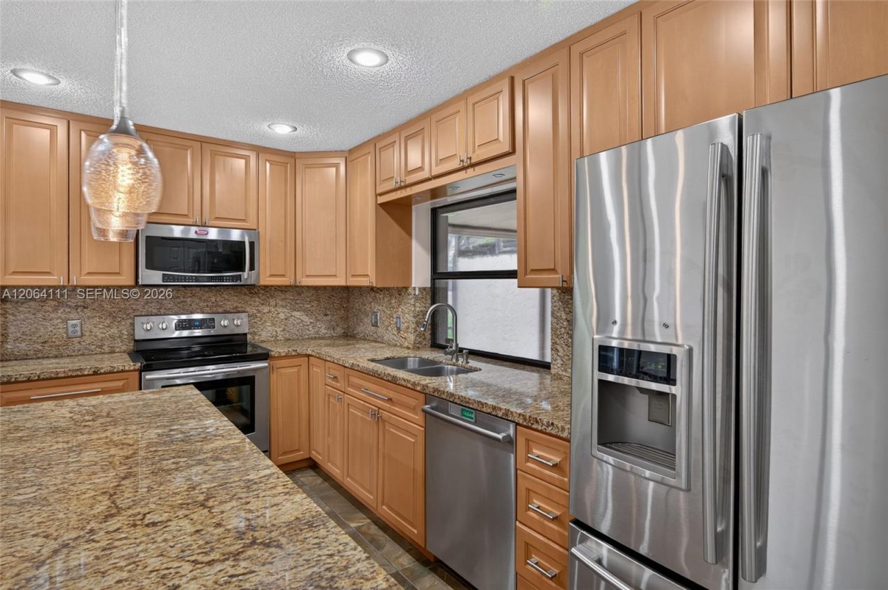 16831 Patio Village Ln, Weston, FL 33326 Photo