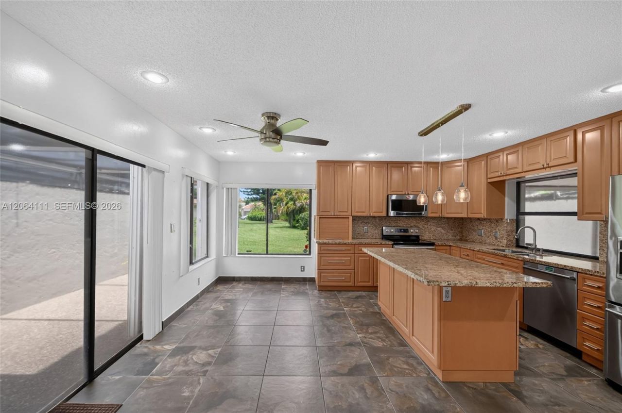 16831 Patio Village Ln, Weston, FL 33326 Photo