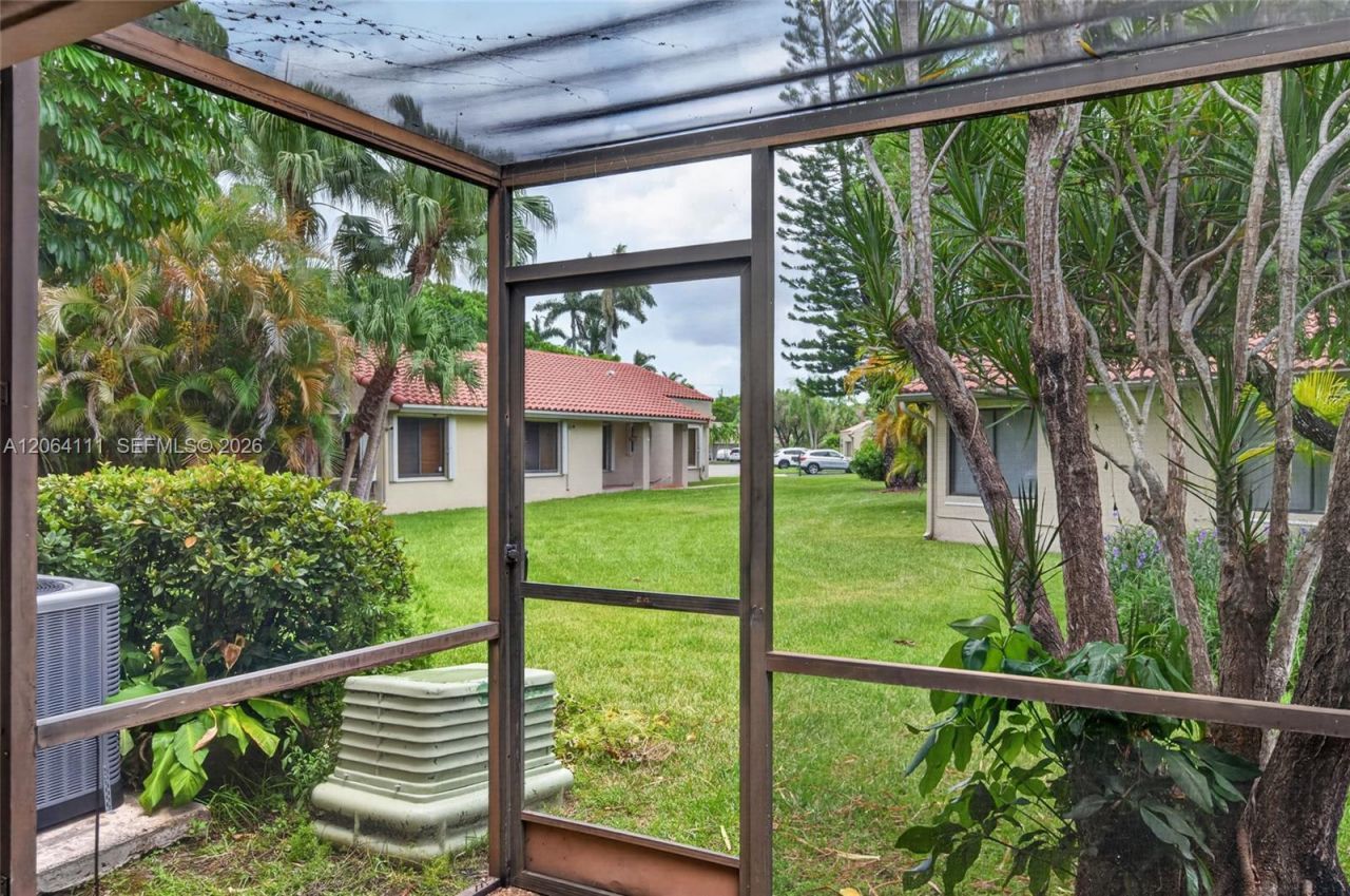 16831 Patio Village Ln, Weston, FL 33326 Photo