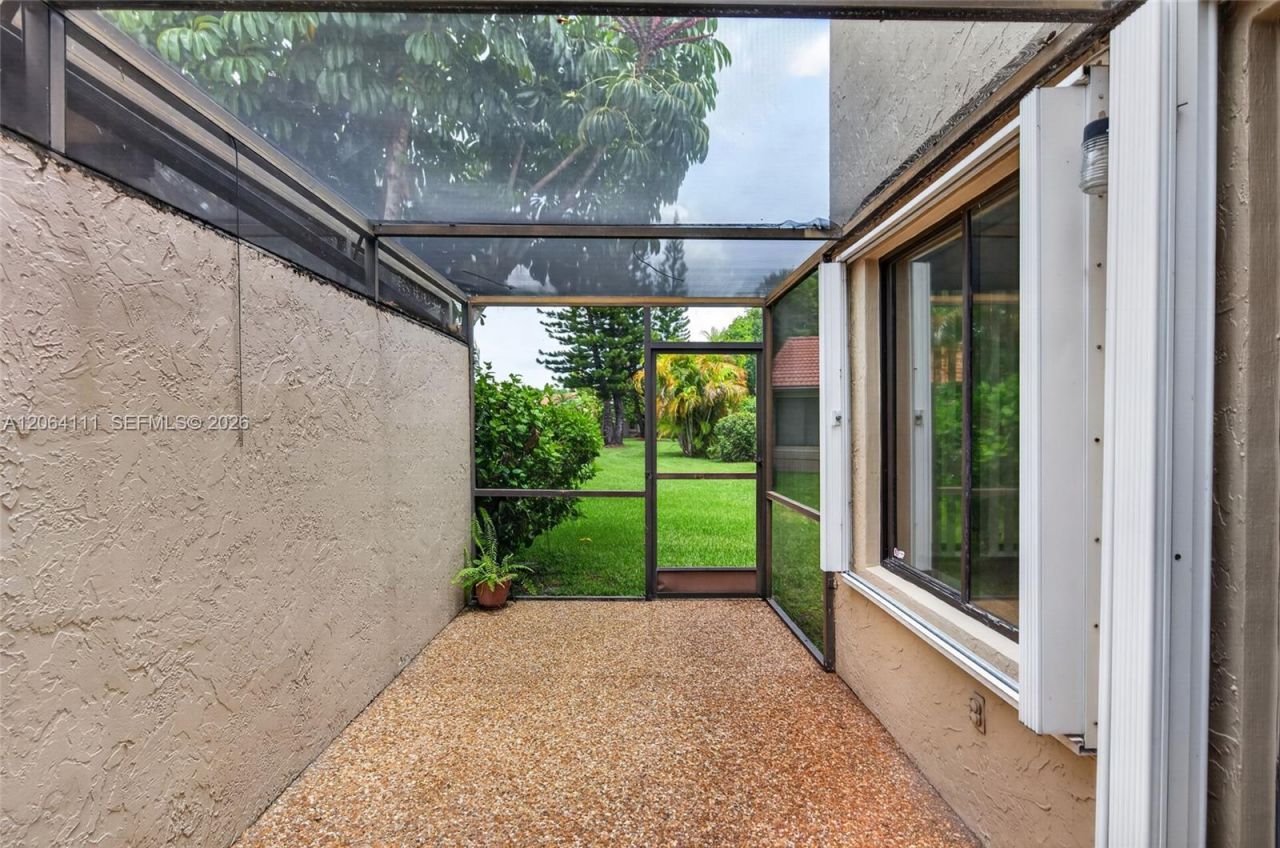 16831 Patio Village Ln, Weston, FL 33326 Photo