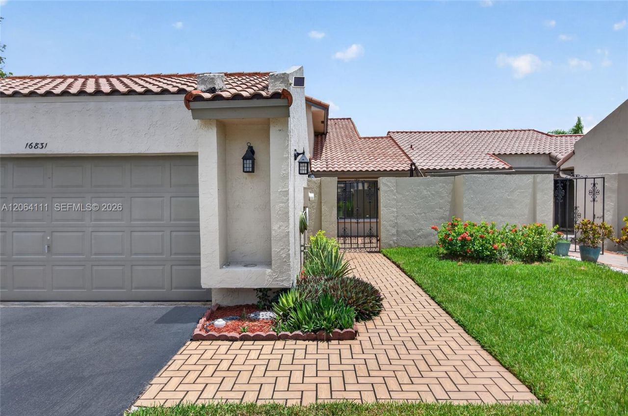 16831 Patio Village Ln, Weston, FL 33326 Photo
