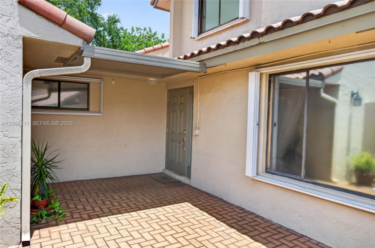 16831 Patio Village Ln, Weston, FL 33326 Photo
