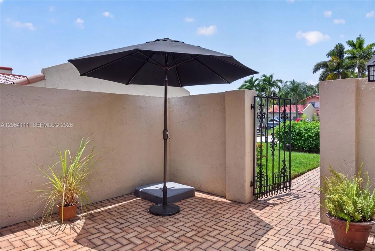 16831 Patio Village Ln, Weston, FL 33326 Photo