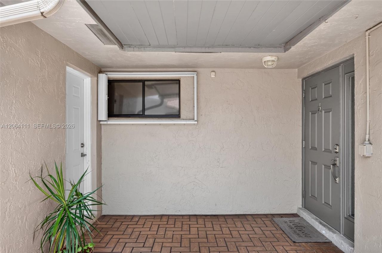 16831 Patio Village Ln, Weston, FL 33326 Photo