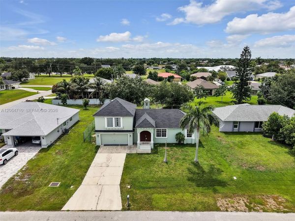 928 SE 5 Ct , Cape Coral, FL 33990