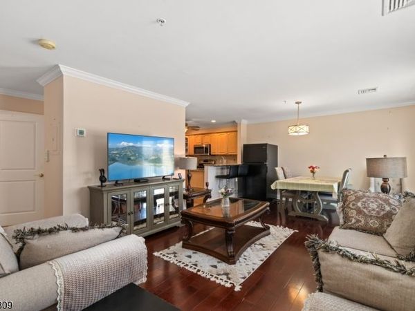 43 Manchester Ct, Kinnelon, NJ 07405