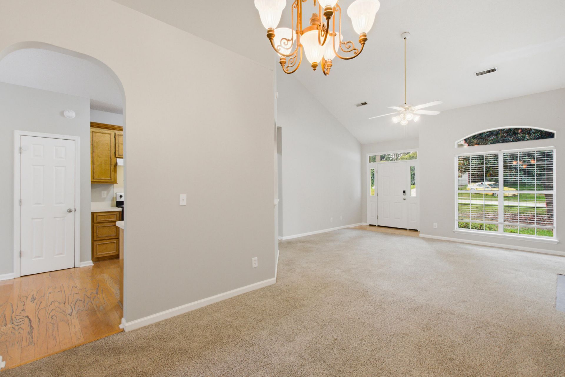 119 Round Table Lane Photo 10