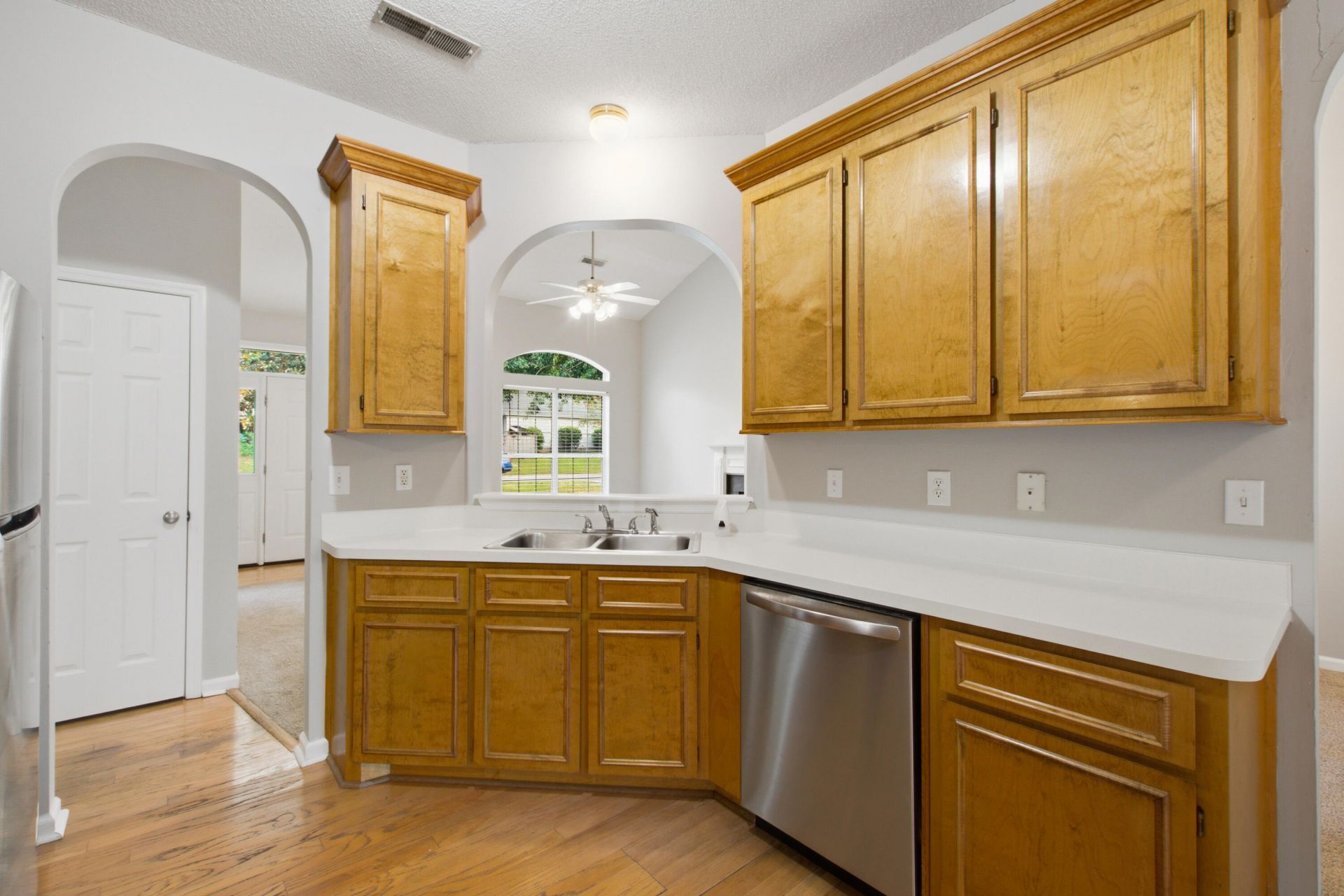 119 Round Table Lane Photo 12