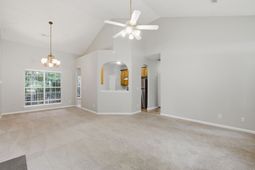119 Round Table Lane photo 4