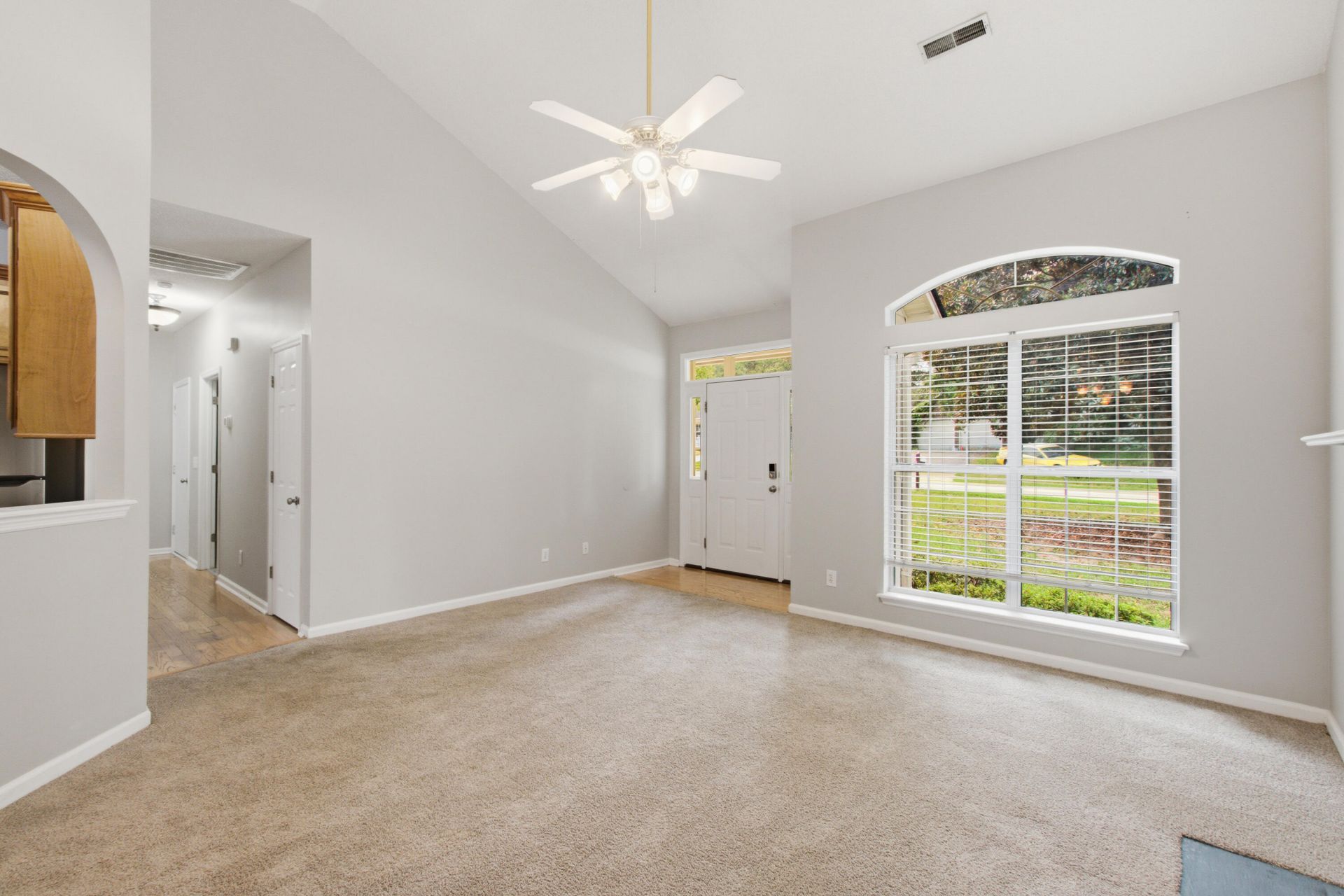 119 Round Table Lane Photo 6