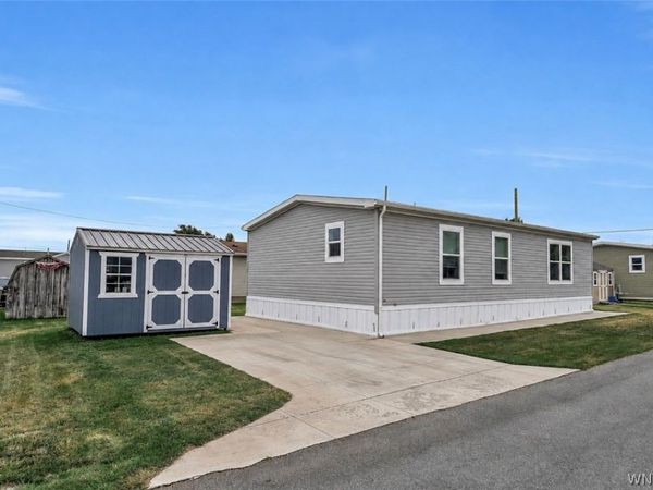 1452 West Dr, Alden, NY 14004