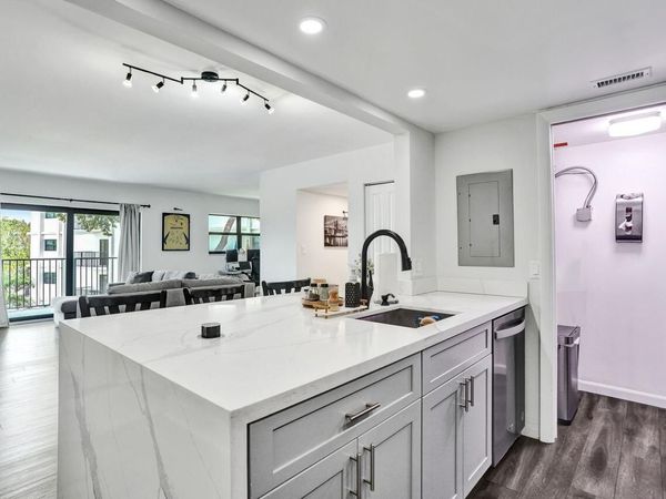 1000 RIVER REACH Drive, Unit 321, Fort Lauderdale, FL 33315