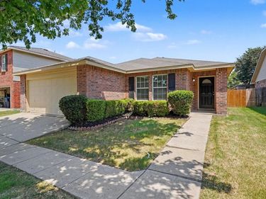 1817 Elk Lake Trail, Fort Worth, TX 76247