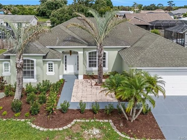 1949 SE Doverbrook Street, Port St Lucie, FL 34983
