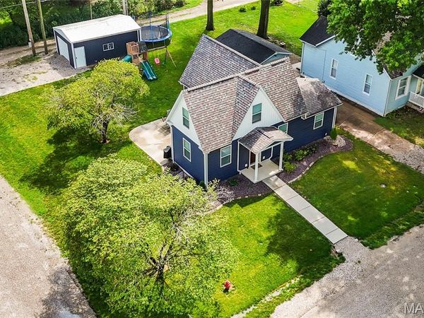 120 E 1st Street , Trenton, IL 62293