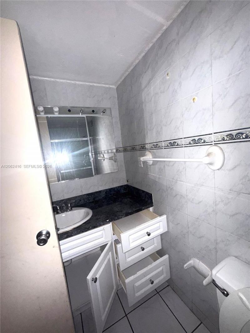 2899 Collins Ave, Unit 940, Miami Beach, FL 33140 Photo