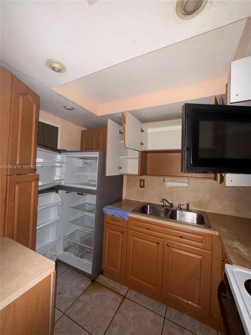 2899 Collins Ave, Unit 940, Miami Beach, FL 33140 Photo