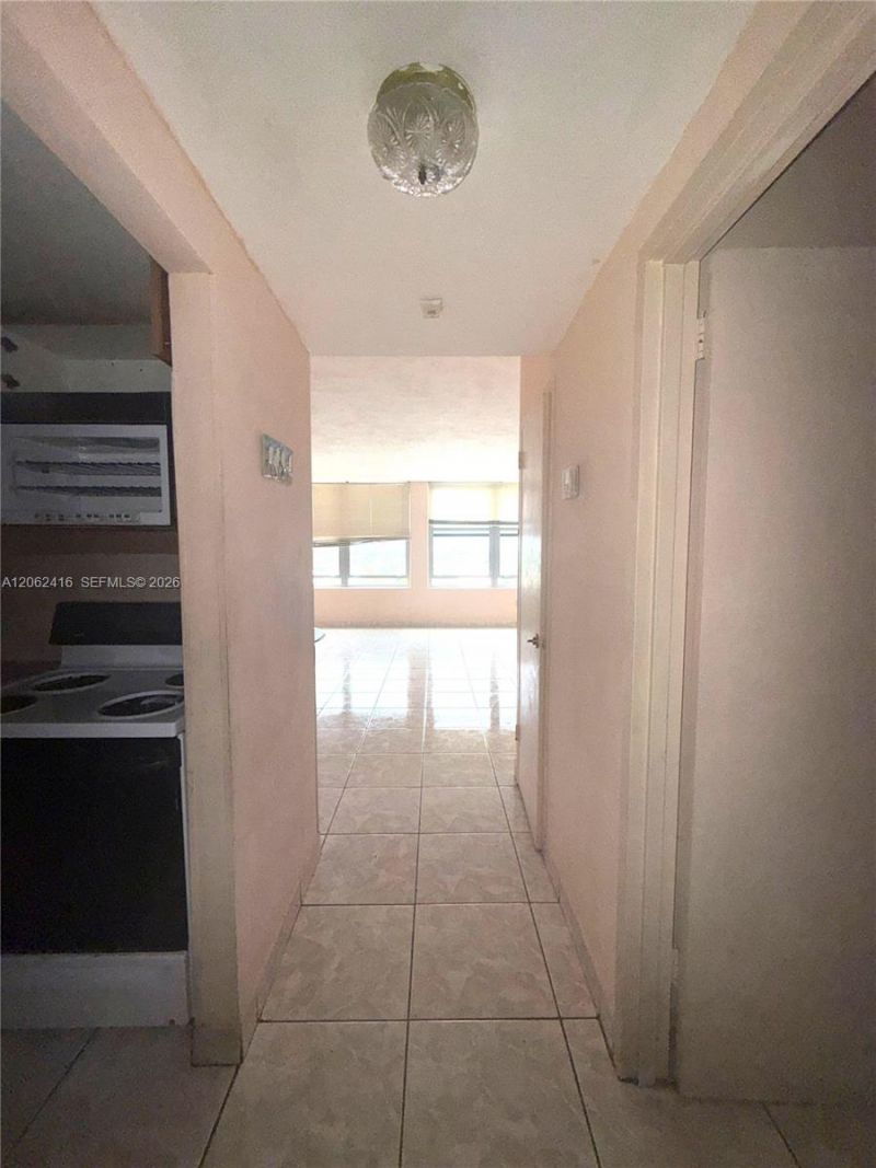 2899 Collins Ave, Unit 940, Miami Beach, FL 33140 Photo