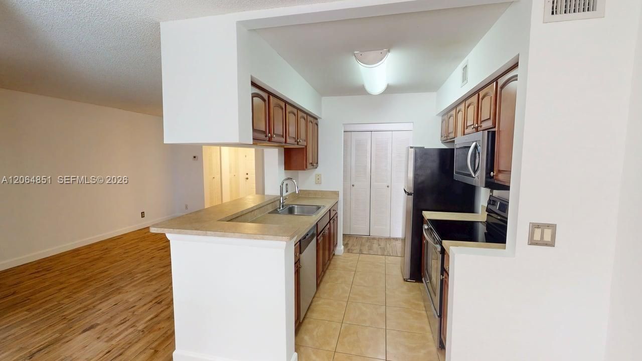 9855 Westview Dr, Unit 717, Coral Springs, FL 33076 Photo