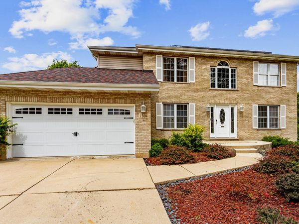 1304 Galway Road , Joliet, IL 60431