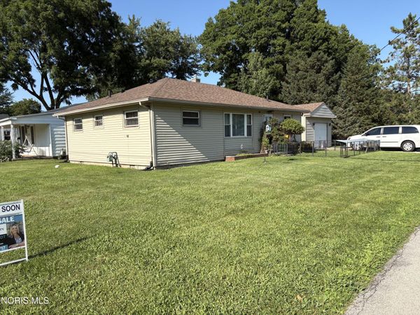 1035 Mambrino Road , Oregon, OH 43616