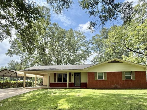 112 Oakmont Drive, Macon, MS 39341