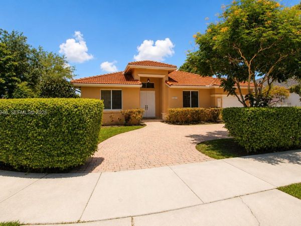 14261 SW 28th St , Miami, FL 33175