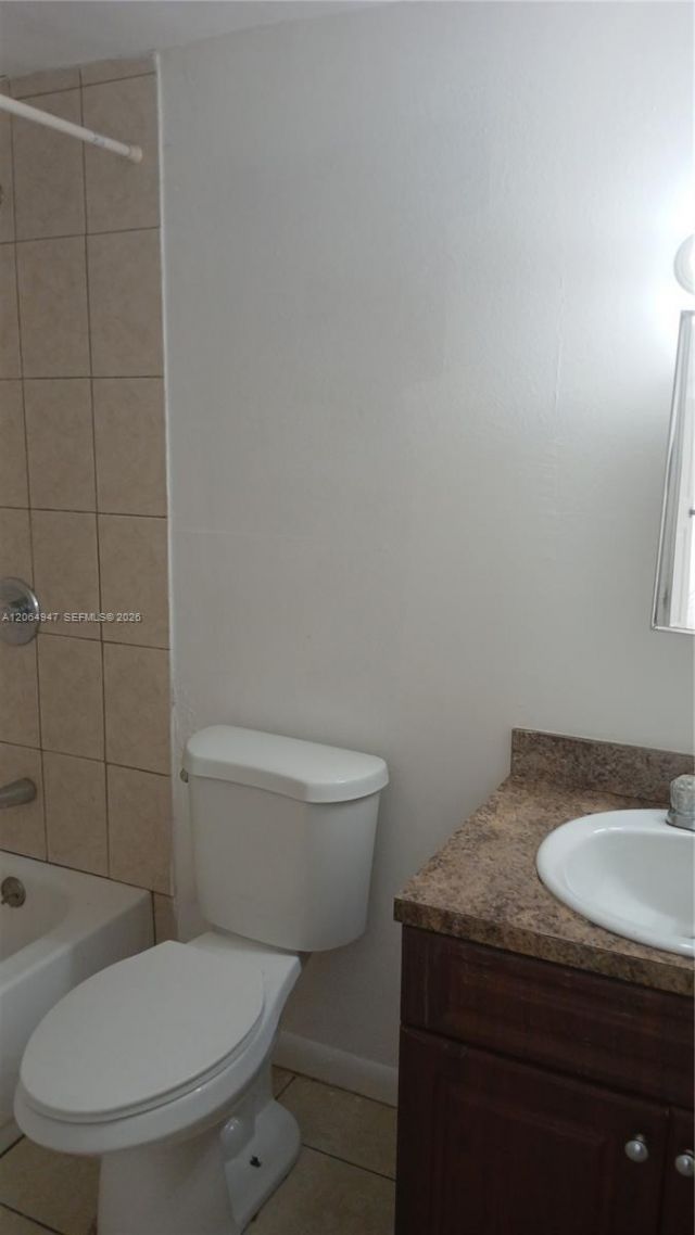 3610 NW 21st St , Unit 313, Lauderdale Lakes, FL 33311 Photo