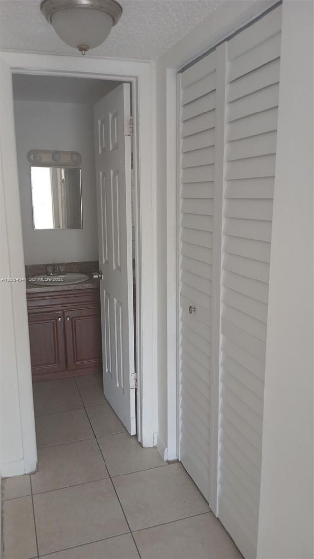 3610 NW 21st St , Unit 313, Lauderdale Lakes, FL 33311 Photo